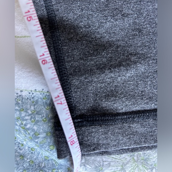 Lululemon cropped leggings; Size 6, grey and low rise. - Picture 7 of 8